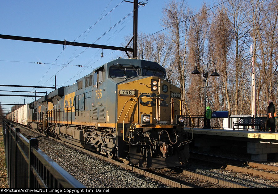 CSX 766 leads Q410